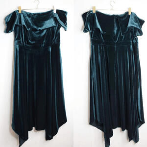 X By Xscape Velvet Emerald Green Medieval Off Shoulder Dress - 18W